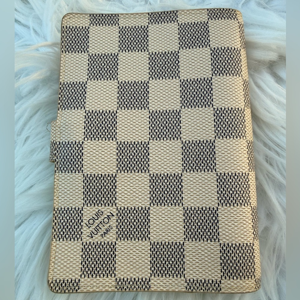 LOUIE VUITTON Small Ring Agenda Cover (Pocket size paper)
Damier Azur Canvas - Picture 3 of 13
